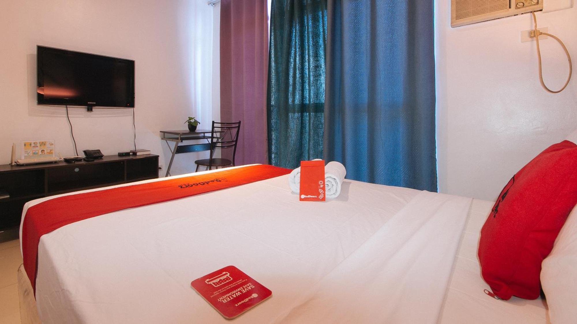 Reddoorz @ Melbourne Suites Makati Makati City Luaran gambar