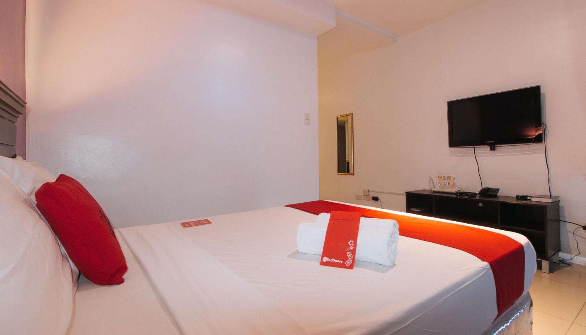 Reddoorz @ Melbourne Suites Makati Makati City Luaran gambar